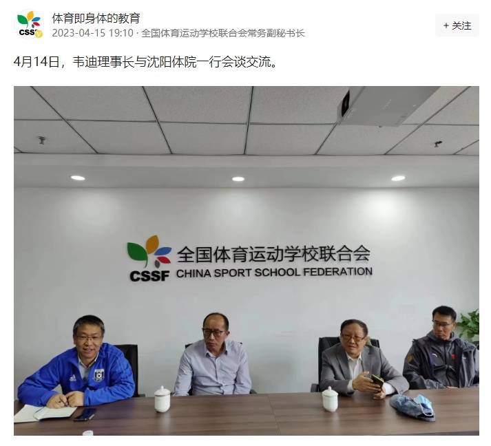 说着，她站起身来，说：宋小姐要不跟我坐一起吧？宋婉婷点点头：好的，谢谢伊藤小姐。